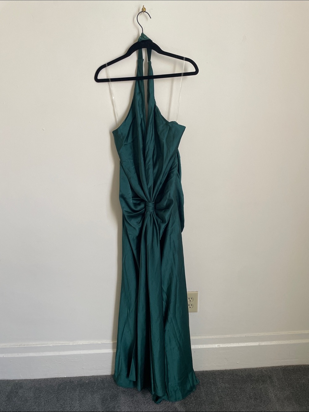 One-Shoulder emerald Evening Gown with Center Knot